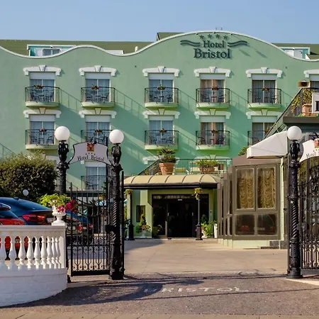 Bristol Отель 4*
